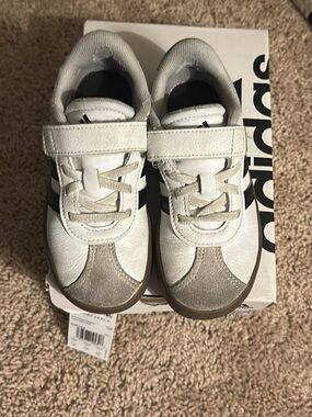 Adidas 11k Kids White & Gray lace and Velcro Sneaker good used condition